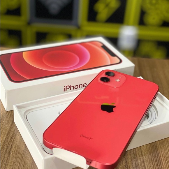 iPhone 12 - Picture 3 of 5